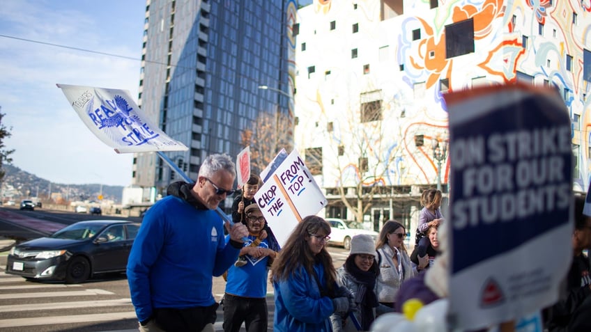 portland public schools reach tentative deal with teachers union classes resume monday with 2 hour delay