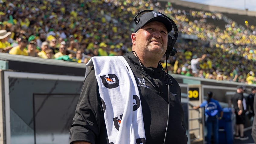 portland state player had his ear ripped off in blowout loss to oregon coach says