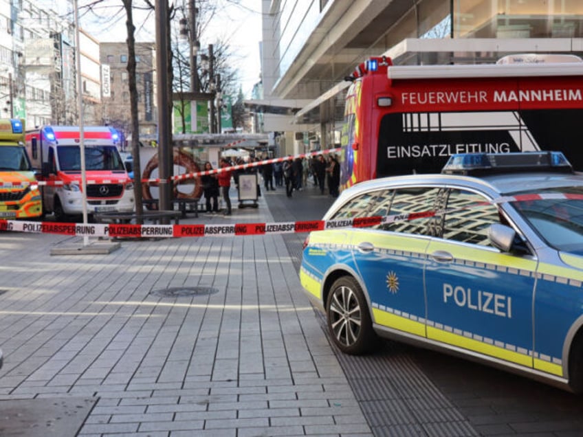 03 March 2025, Baden-Württemberg, Mannheim: Emergency vehicles from the police and rescue