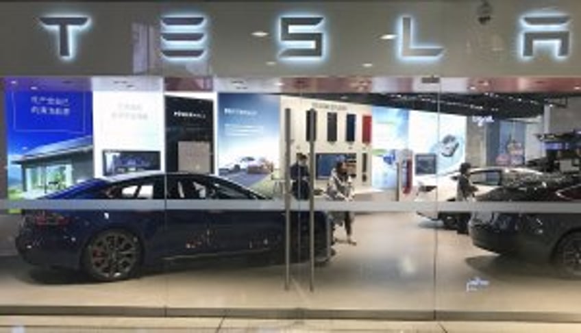 Power steering issue behind recall of more than 375,000 Tesla vehicles