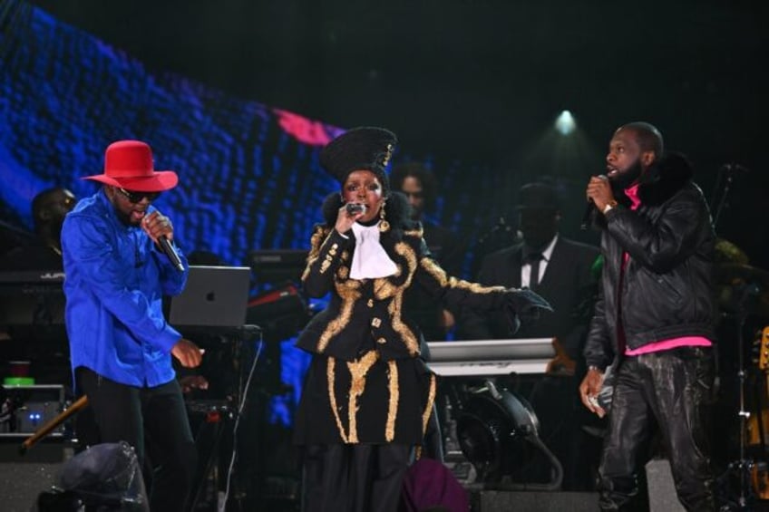 Wyclef Jean (L), Lauryn Hill (C) and Pras Michel (R) of The Fugees perform at the Global C