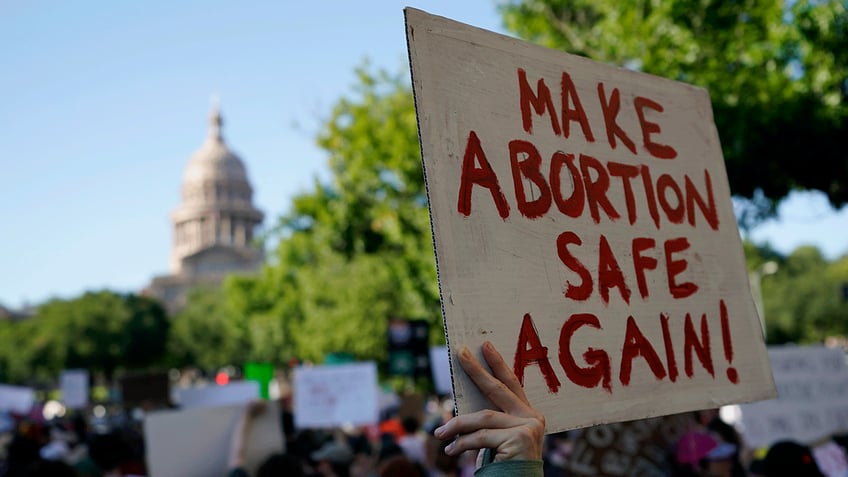 pregnant texas woman challenges state abortion ban with lawsuit after receiving fetal fatal diagnosis