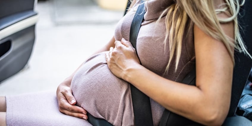 pregnant women struggle to find care in maternity deserts new study finds we need more support