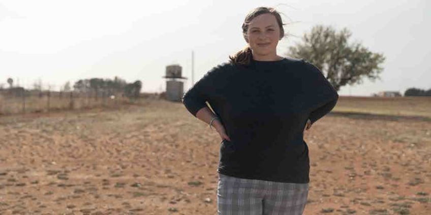 pregnant women struggle to find care in maternity deserts new study finds we need more support