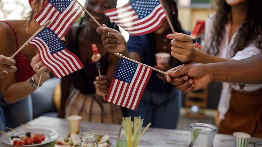 Celebrate the country's independence with a well-decorated party. 