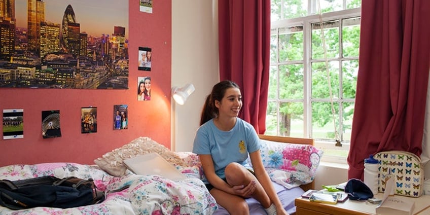 preparing your teen for college and life in a dorm avoid over packing