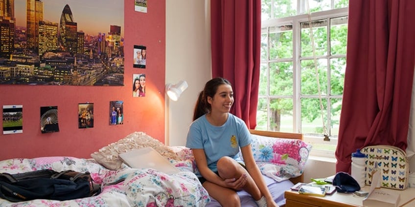 preparing your teen for college and life in a dorm avoid over packing