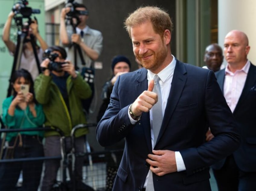 LONDON, ENGLAND - JUNE 7: Prince Harry, Duke of Sussex, gives a thumbs up as he leaves after giving evidence at the Mirror Group Phone hacking trial at the Rolls Building at High Court on June 7, 2023 in London, England. Prince Harry is one of several claimants in a …