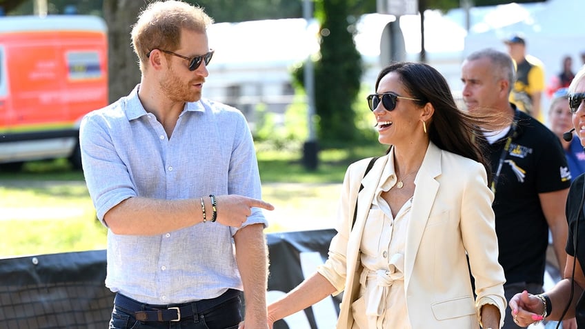 prince harry meghan markle pack on pda as they celebrate dukes 39th birthday at invictus games