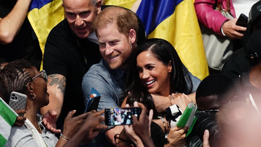 prince harry meghan markle pack on pda as they celebrate dukes 39th birthday at invictus games