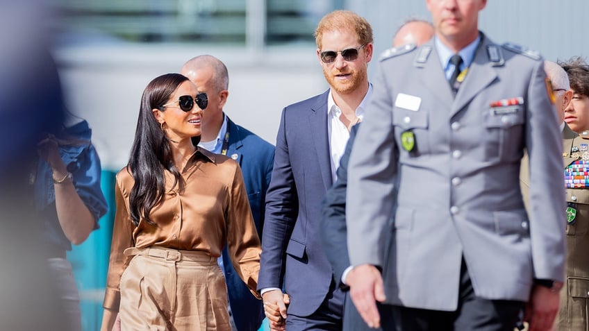 prince harry meghan markle pack on pda as they celebrate dukes 39th birthday at invictus games