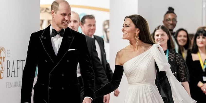 prince william and kate middleton wedding goes viral after sweet kissing video resurfaces