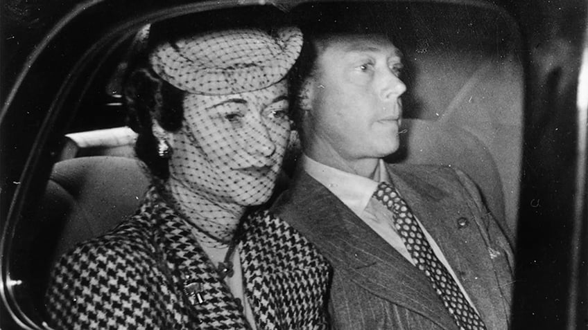 The Duke and Duchess of Windsor inside a car.