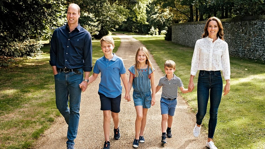 prince william kate middleton prince george prince louis princess charlotte christmas card