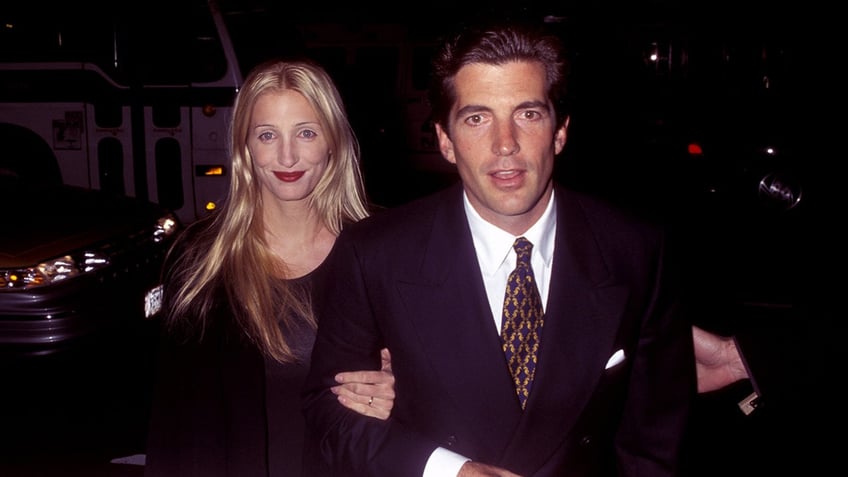 Carolyn Bessette-Kennedy in the arm of John F. Kennedy Jr.