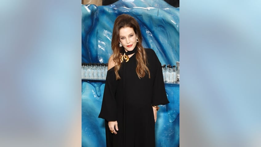 priscilla presley cries as she recalls death of daughter lisa marie presley it was unbearable