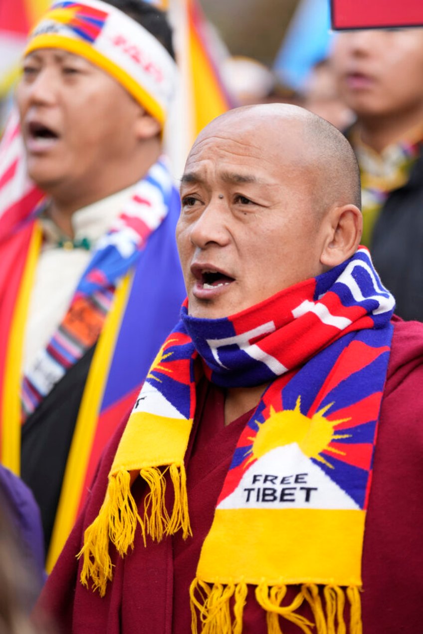 pro china and pro tibet groups clash in san francisco as dictator xi arrives for apec