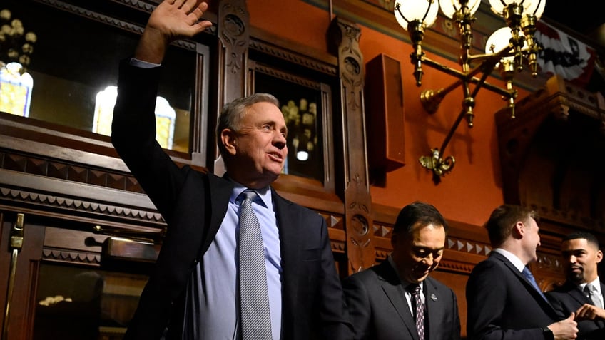 Ned Lamont waving