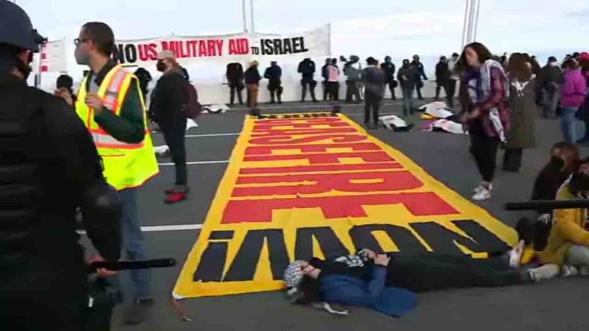 pro palestinian protesters block bridges in boston san francisco during rush hour