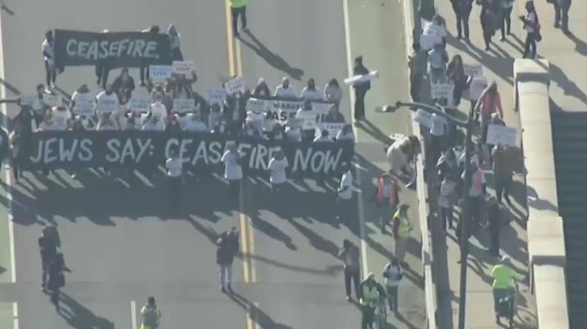 pro palestinian protesters block bridges in boston san francisco during rush hour