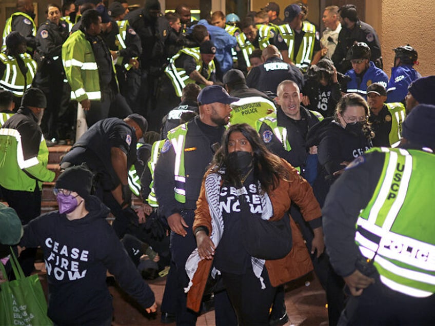 pro palestinian protesters clash with police outside dnc arrests made