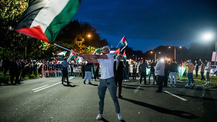 pro palestinian protesters in philadelphia target israeli owned restaurant chant accusations of genocide