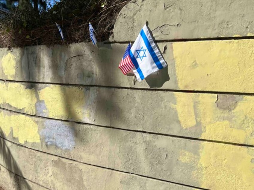 pro palestinian protesters target synagogues vandalize church in los angeles