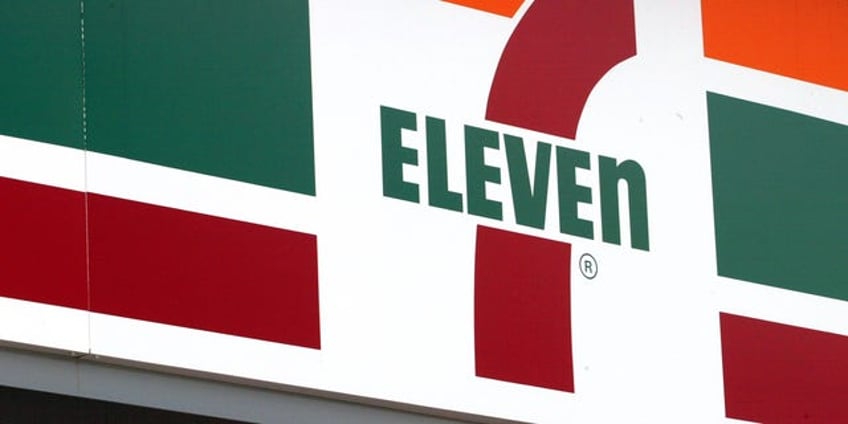 probe over beating of alleged 7 eleven thief sparks outrage prosecutors should have that criminal in jail