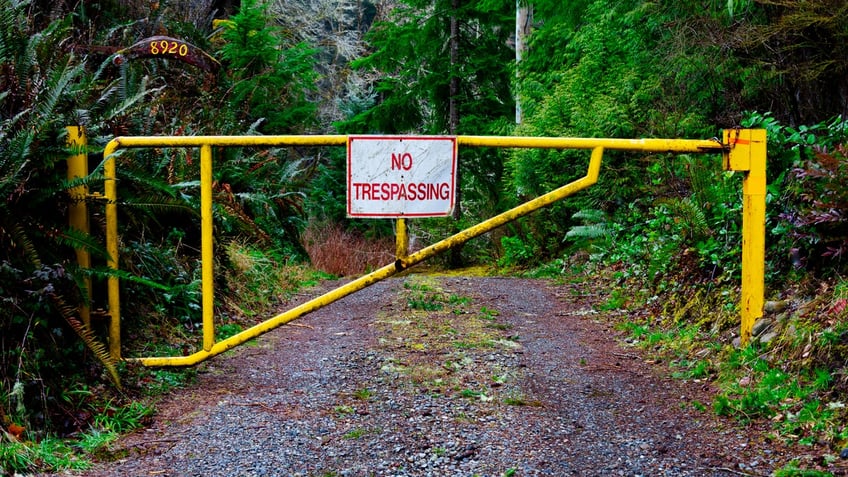 No trespassing sign