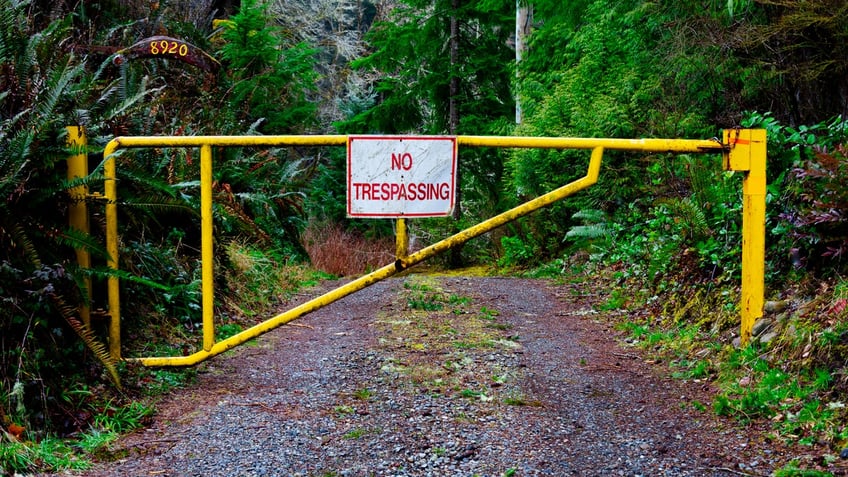 No trespassing sign