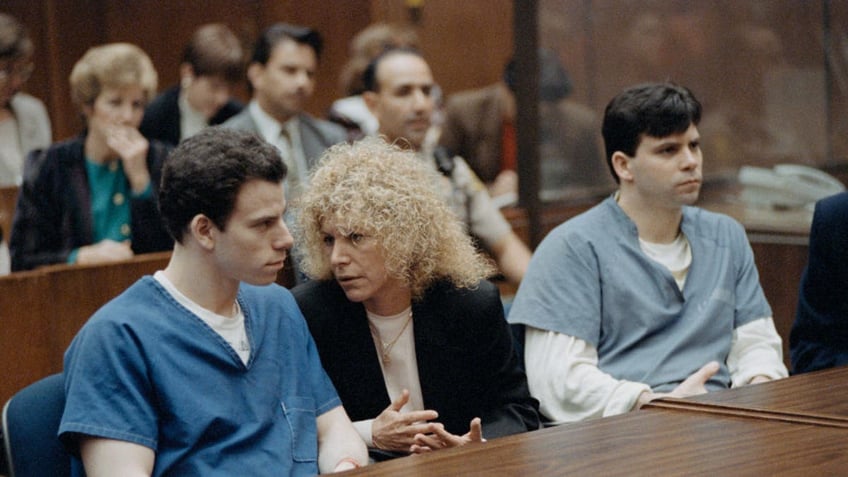 Attorney Leslie Abramson speaks with Erik Menendez during 1994 trial