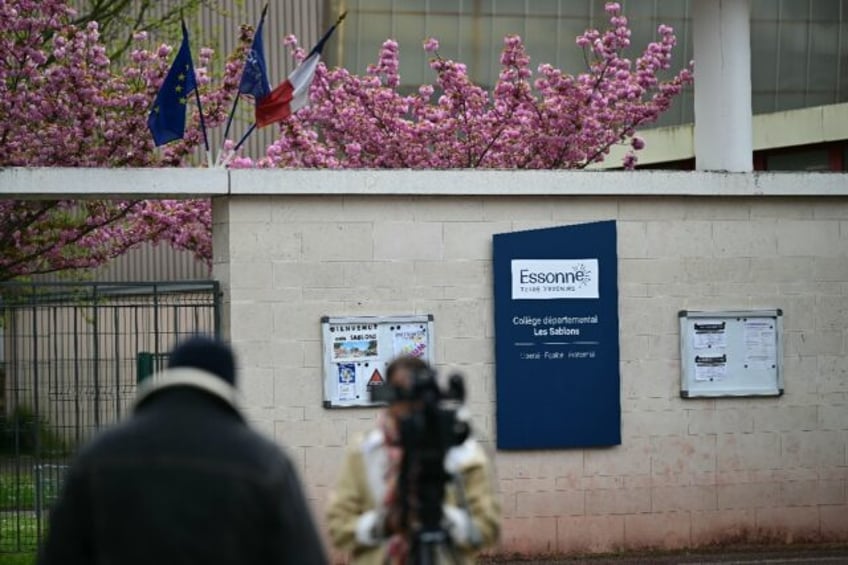 A 15-year-old has died after he was attacked as he left school in a town south of Paris