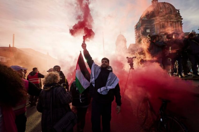 protest marches by thousands in europe demand halt to israeli bombing of gaza under police watch