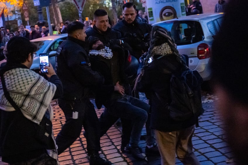 protestor tried to take police sidearm at violent pro palestine demonstration in berlin