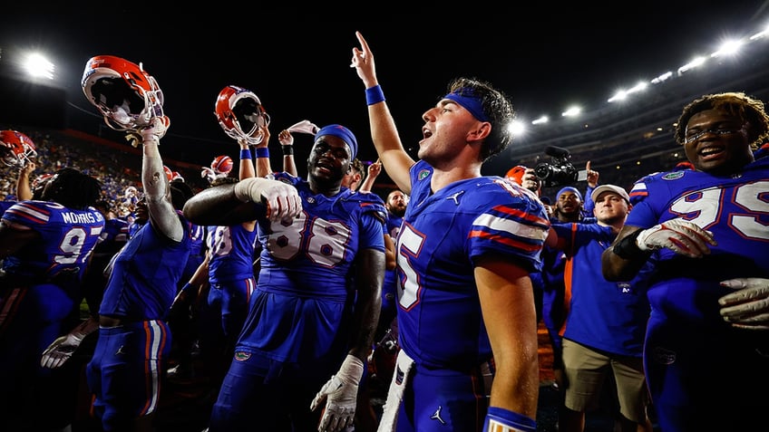 punches thrown at end of florida tennessee game following contact on gators quarterback kneel