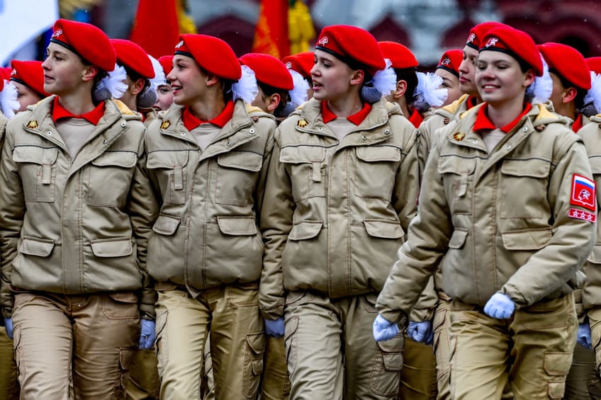 putin makes another nuclear threat at moscow victory day parade