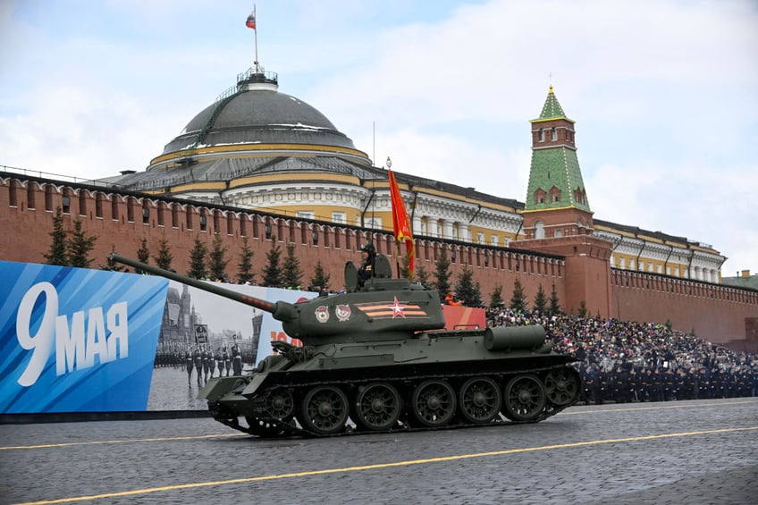 putin makes another nuclear threat at moscow victory day parade