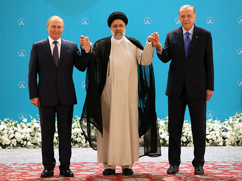 (L-R) Russian President Vladimir Putin, Iranian President Ebrahim Raisi and Turkish President Recep Tayyip Erdogan pose for a photo before a trilateral meeting on Syria in Tehran on July 19, 2022. (Photo by Sergei SAVOSTYANOV / SPUTNIK / AFP) (Photo by SERGEI SAVOSTYANOV/SPUTNIK/AFP via Getty Images)