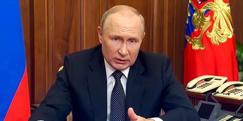 putin warns of russias cluster bomb stockpile after ukraine receives its own shipment from us
