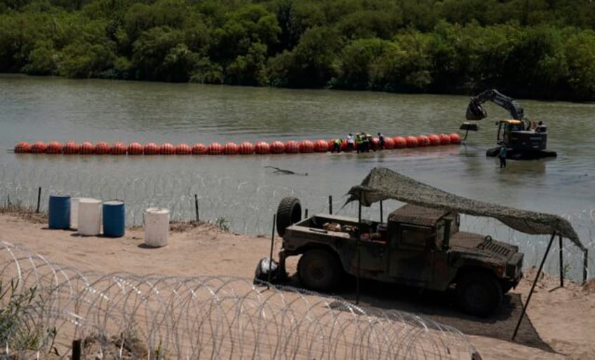 putting a floating barrier in the rio grande to stop migrants is new the idea isnt