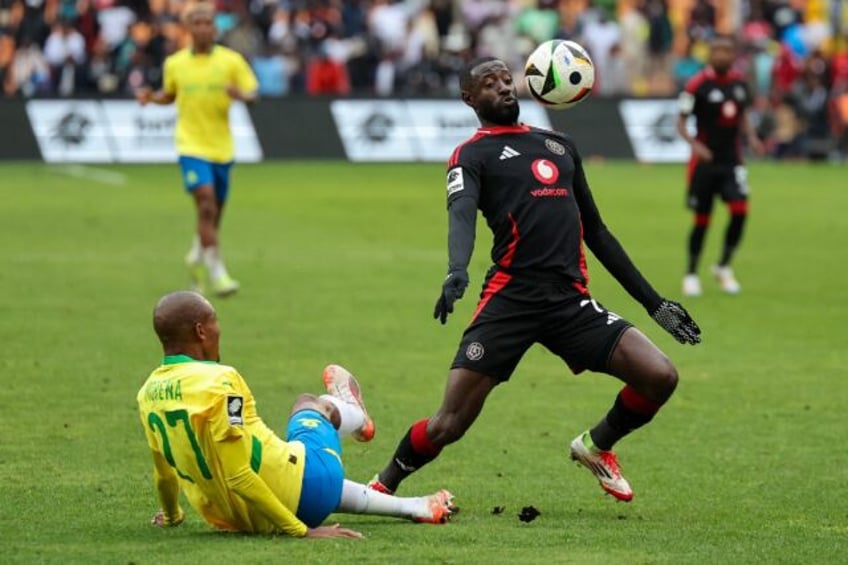 Deon Hotto (R) controls the ball watched by fallen Khuliso Mudau of Mamelodi Sundowns duri