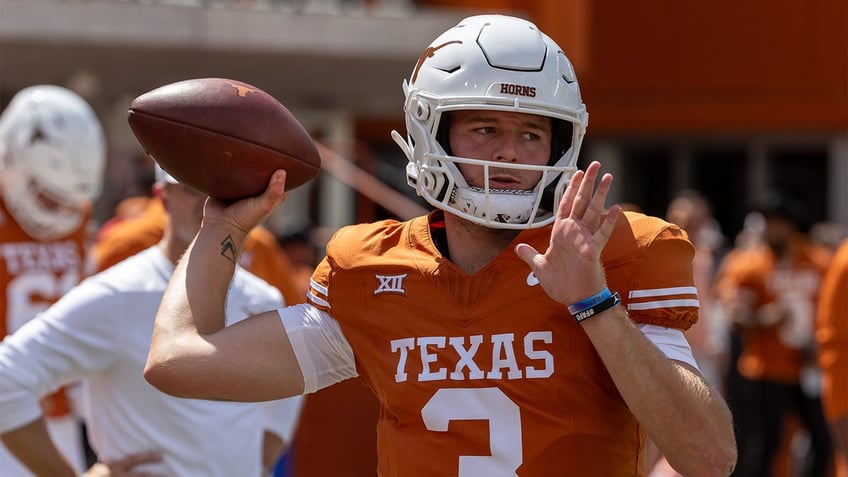 Quinn Ewers warms up before Kansas