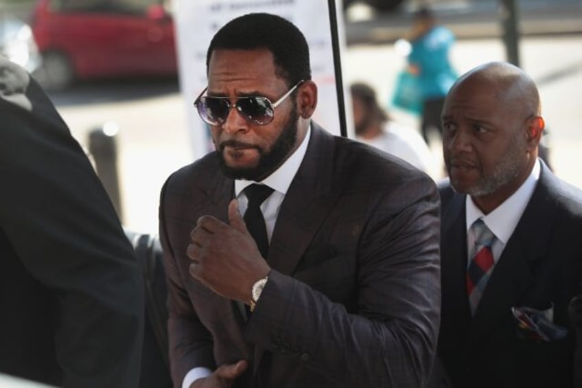 R&B singer R. Kelly attends a court hearing in Chicago in 2019