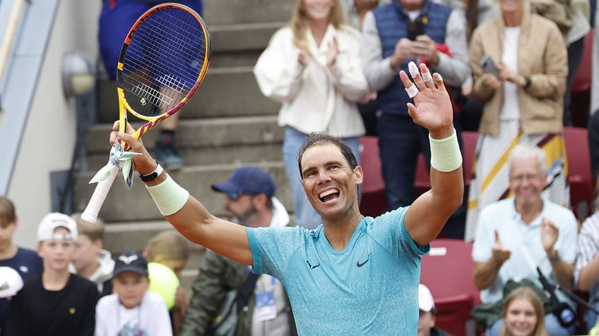 Rafael Nadal acknowledges crowd