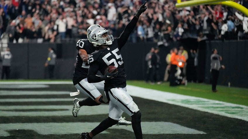 raiders chandler jones not expected to play sunday after social media rants against organization