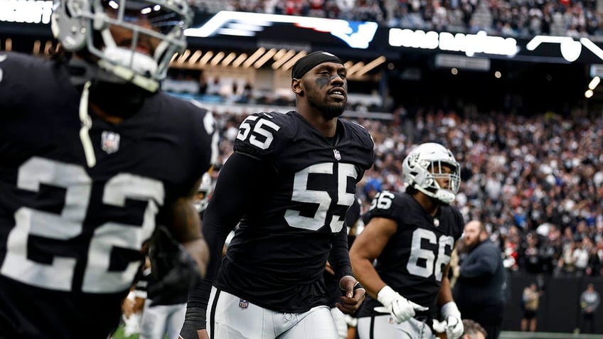 raiders chandler jones not expected to play sunday after social media rants against organization