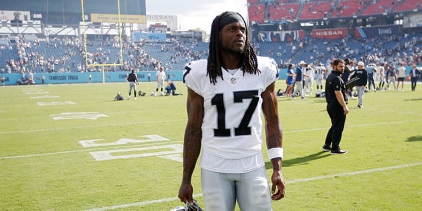 raiders coach tempers davante adams concerns after apparent injury i dont think it was crazy serious