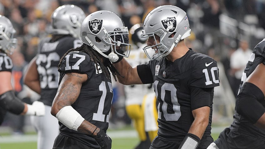 Davante Adams and Jimmy Garoppolo celebrate