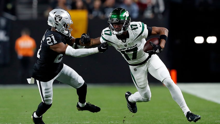 raiders down jets behind key interception to pick up back to back wins