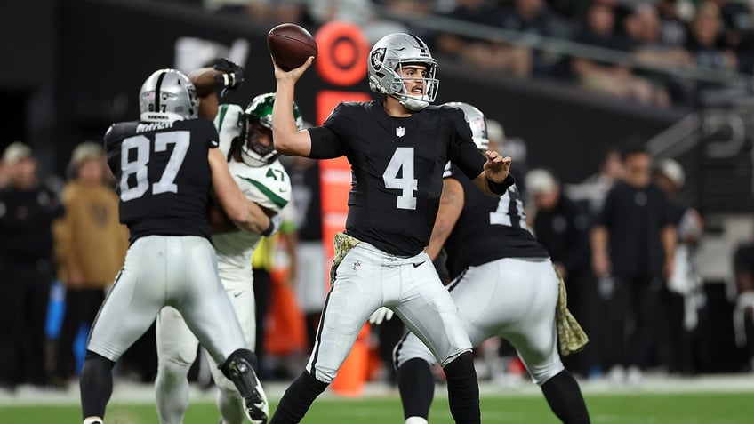 raiders down jets behind key interception to pick up back to back wins